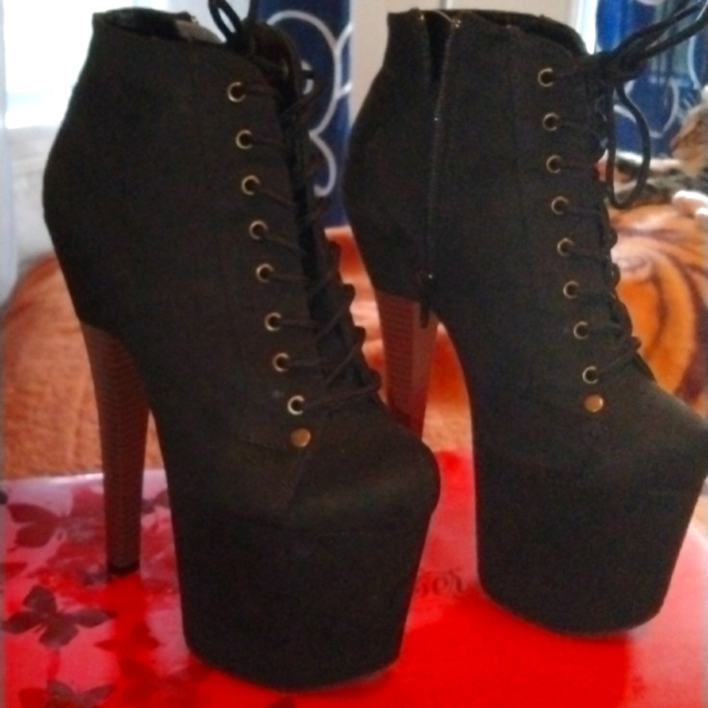 Pleaser boots